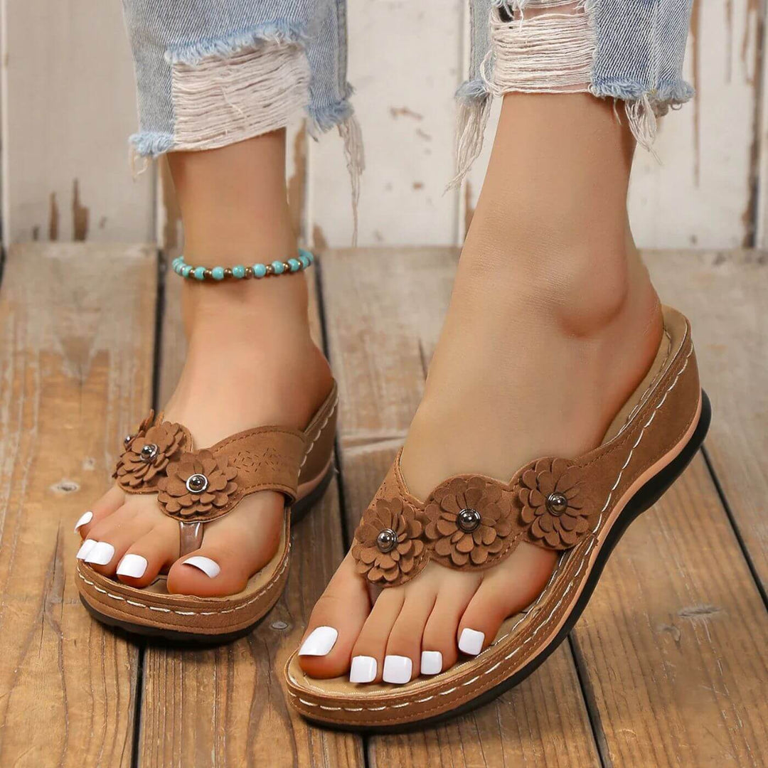 Claudia™ – Bequeme Orthopädische Keilsandalen
